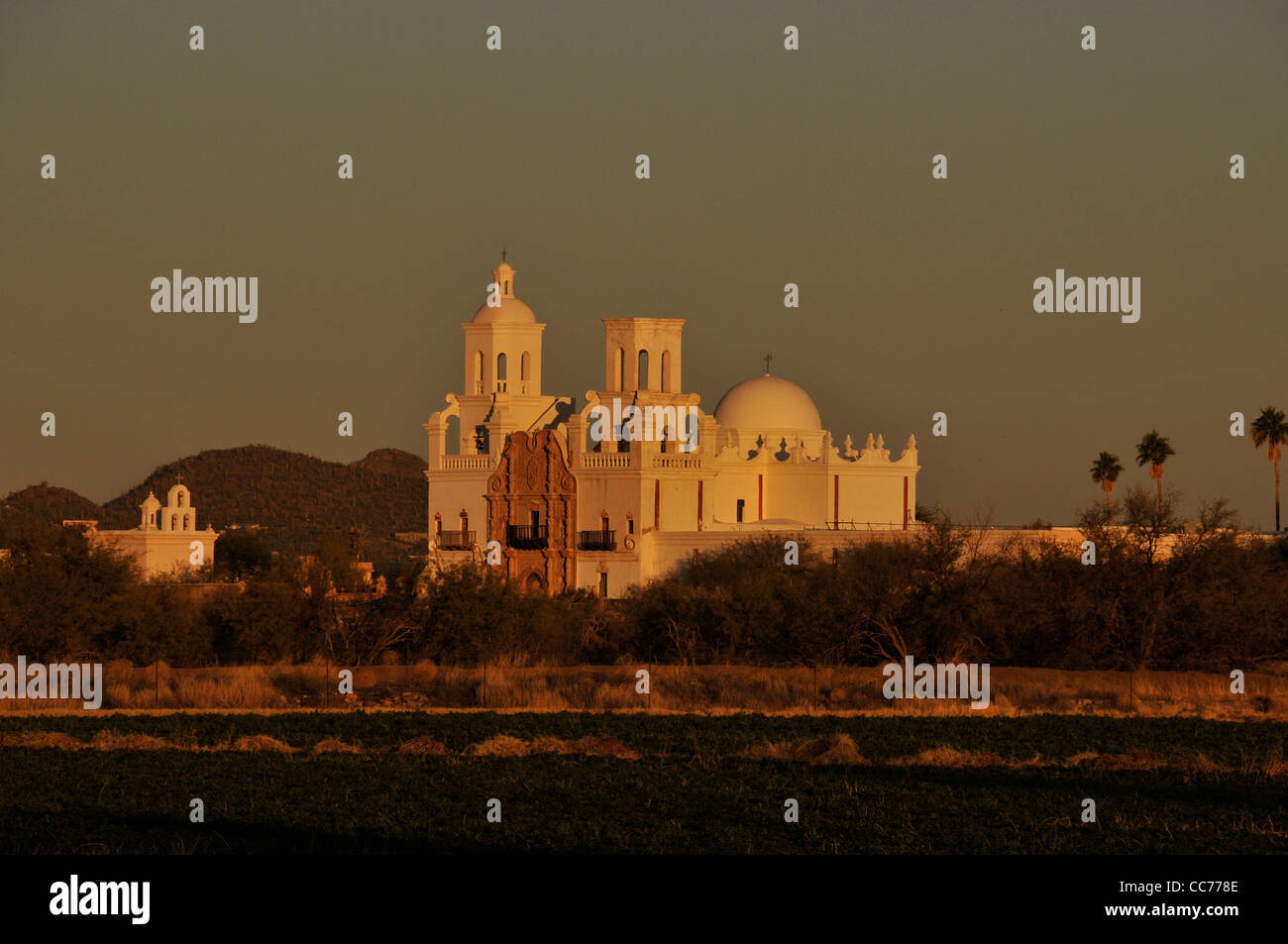 La missione di San Xavier del Bac è stata fondata da padre Eusebio Kino nel 1692 in che cosa ora è Tucson, Arizona, Stati Uniti. Foto Stock