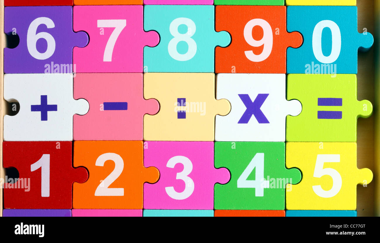Matematica puzzle, per i bambini. Per imparare la matematica giocando, le operazioni aritmetiche di base. Foto Stock