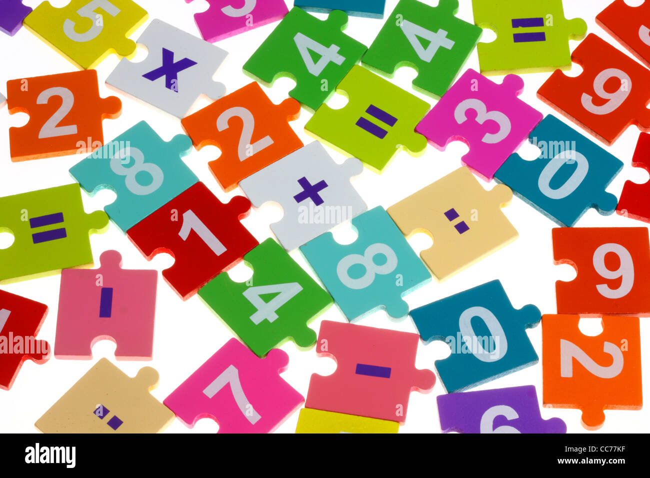 Matematica puzzle, per i bambini. Per imparare la matematica giocando, le operazioni aritmetiche di base. Foto Stock