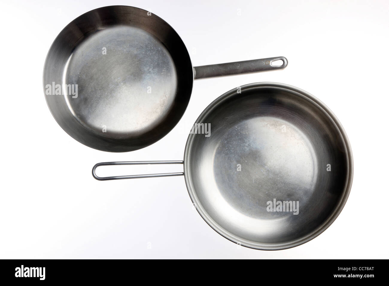 Compilazione di vari utensili da cucina, utensili per la cucina. Teglie in metallo. Foto Stock