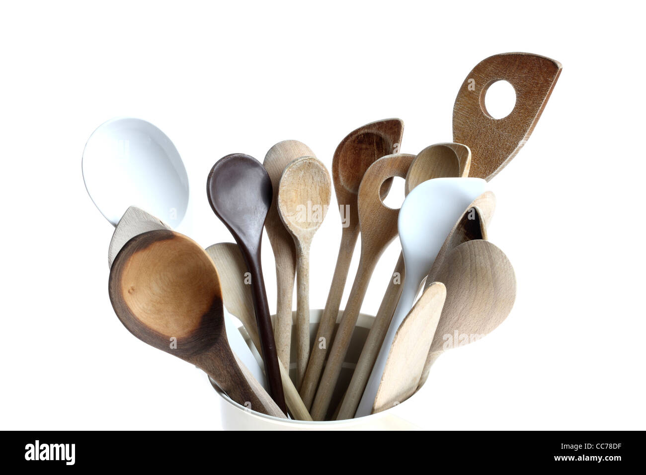 Vari tipi di mestoli, cucchiai di legno. Dispositivi per la cucina Foto  stock - Alamy