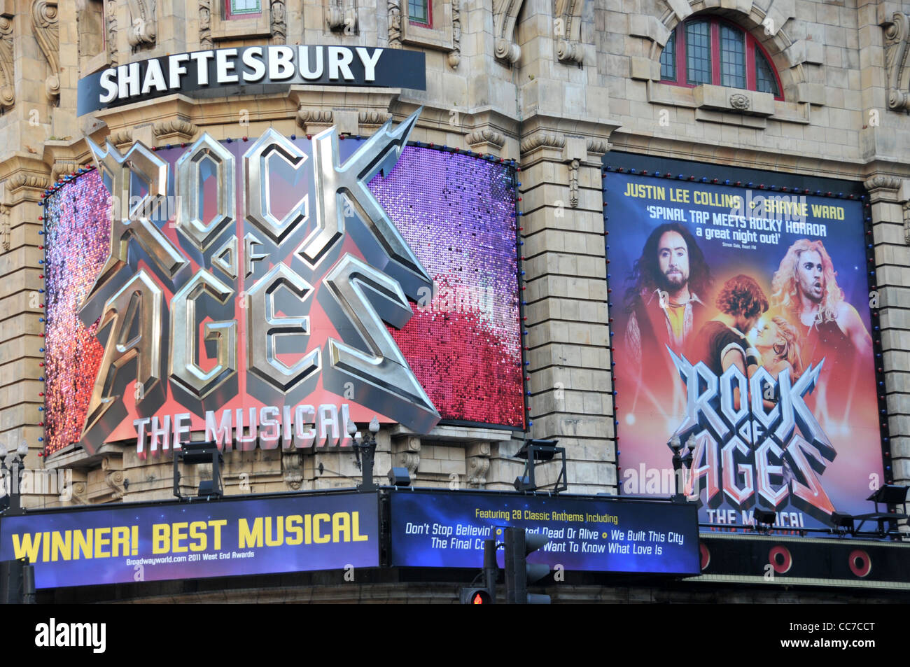 Rock Of Ages Teatro Shaftsbury Shane Ward Justin Lee Collins musical west end di Londra Foto Stock