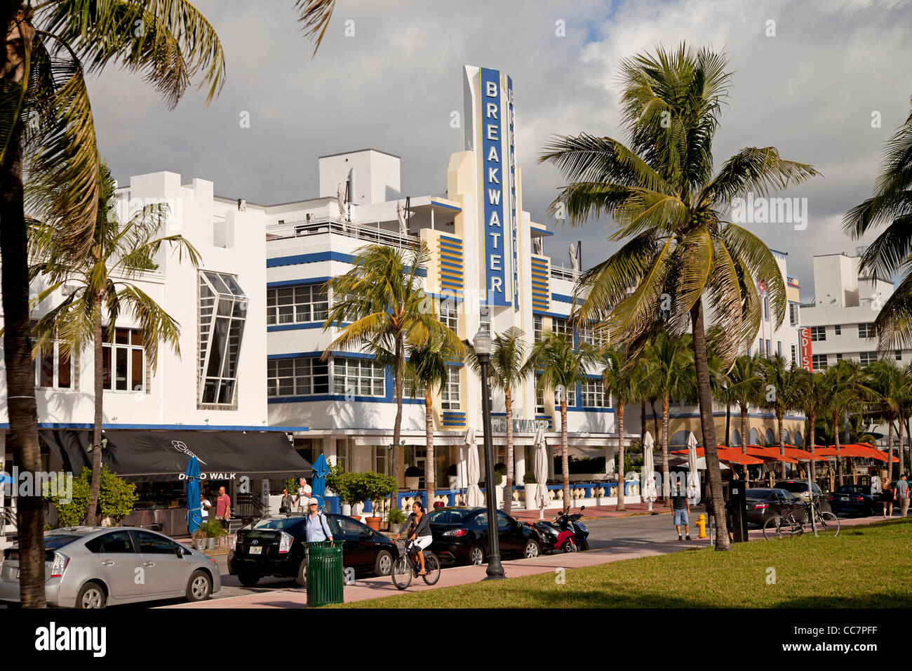 Struttura di frangionde Art Deco Hotel alla famosa Ocean Drive di South Beach, Miami Beach, Florida, Stati Uniti d'America Foto Stock