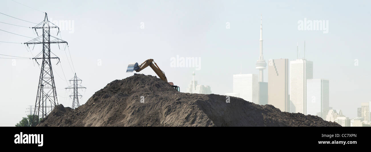 Opere di bonifica con lo skyline di Toronto in background, Toronto, Cananda Foto Stock