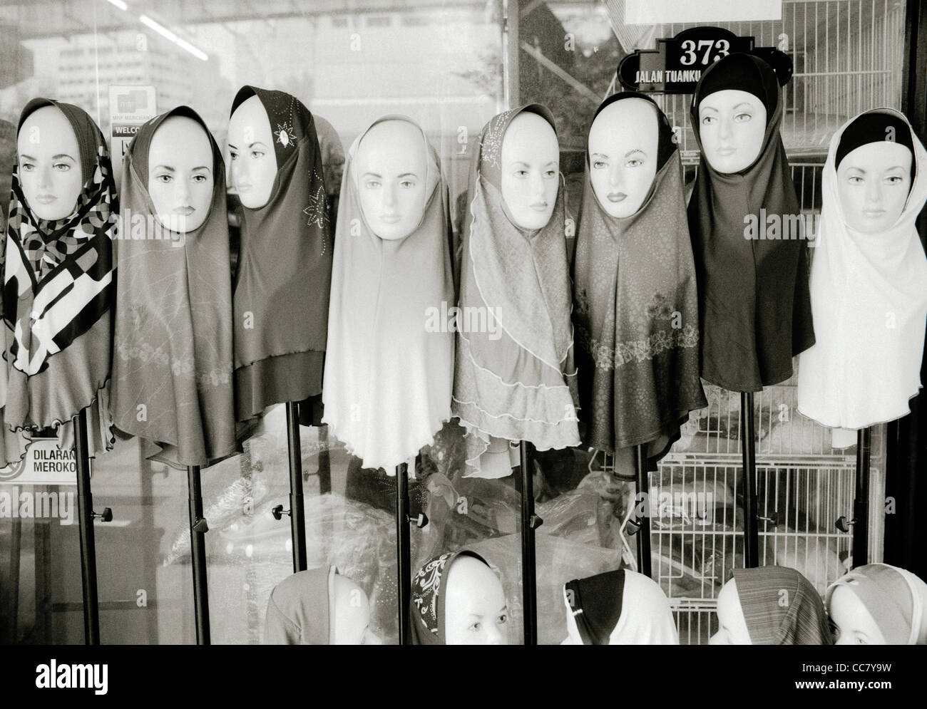 Mannequins visualizzando il Hijab islamico a Kuala Lumpur in Malesia in Estremo Oriente Asia sud-orientale. Moda abiti musulmani musulmano Reportage di Viaggio Foto Stock