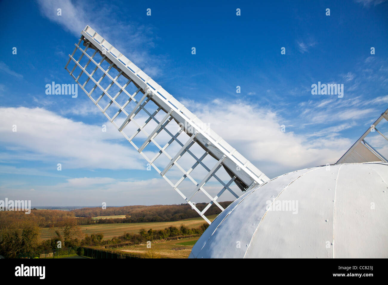 Vela comune, arrotolata e tappo di Wilton Windmill, un tower mill e il solo mulino a vento di lavoro nel Wessex nel Wiltshire, Inghilterra, Regno Unito. Foto Stock