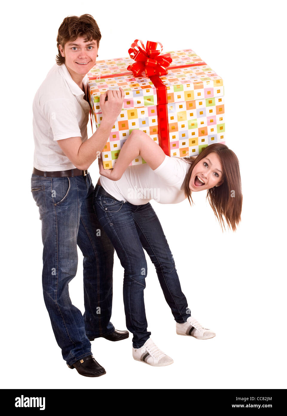 Felice l'uomo e la ragazza con la confezione regalo. Foto Stock