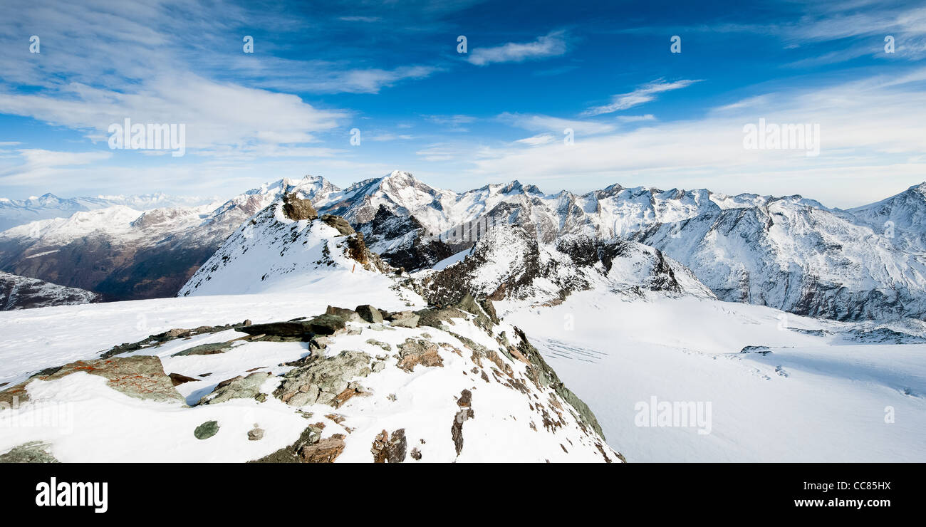 Panorama di montagna da Mittelallalin sopra Saas fee, Vallese, Svizzera Foto Stock