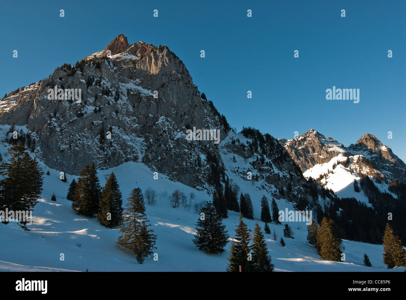 Mythen picchi di montagna in inverno, Svizzera Foto Stock