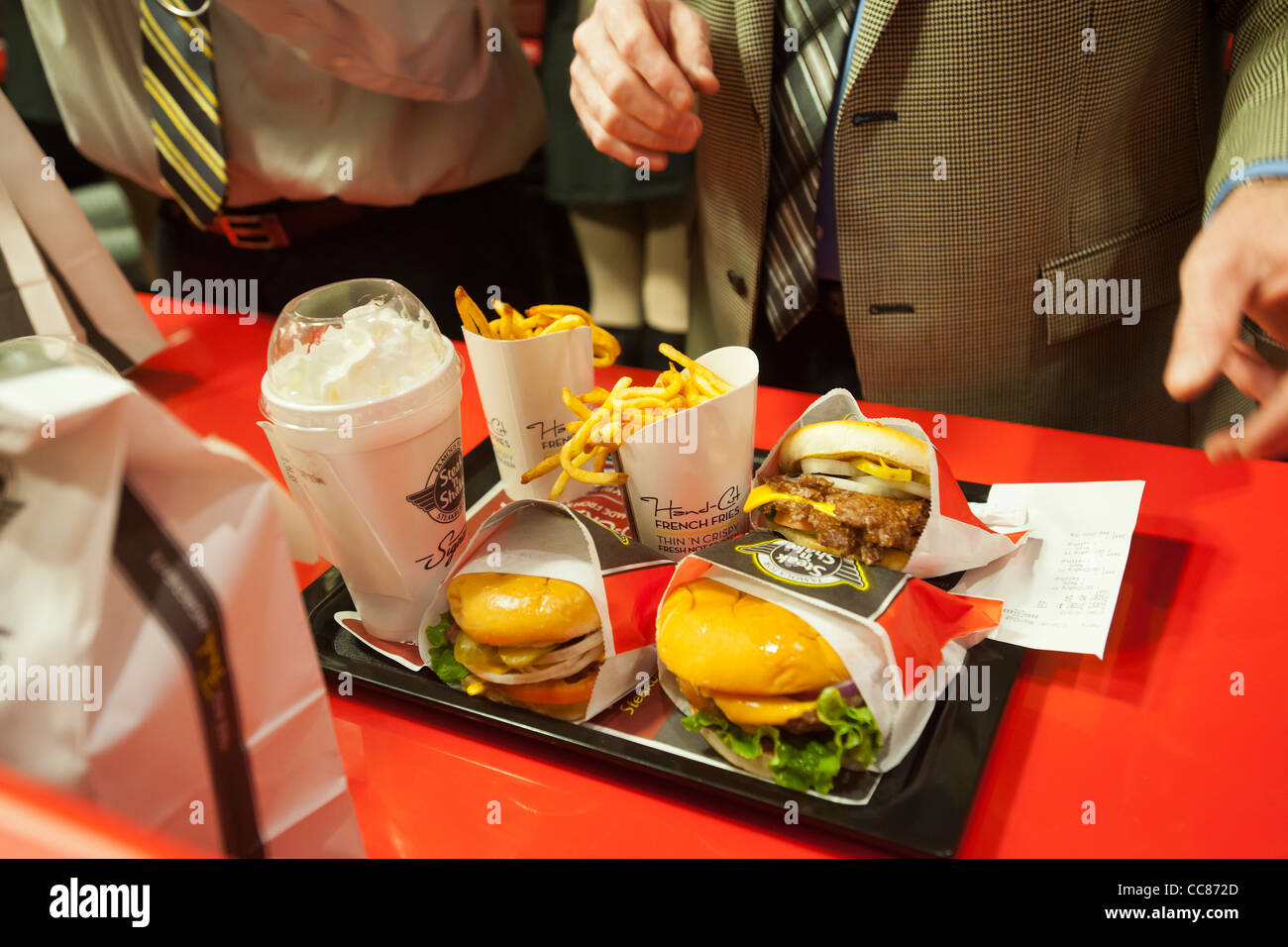 Centinaia di burger amanti scendono sul nuovo Steak 'n Shake ristorante Signature in New York Foto Stock