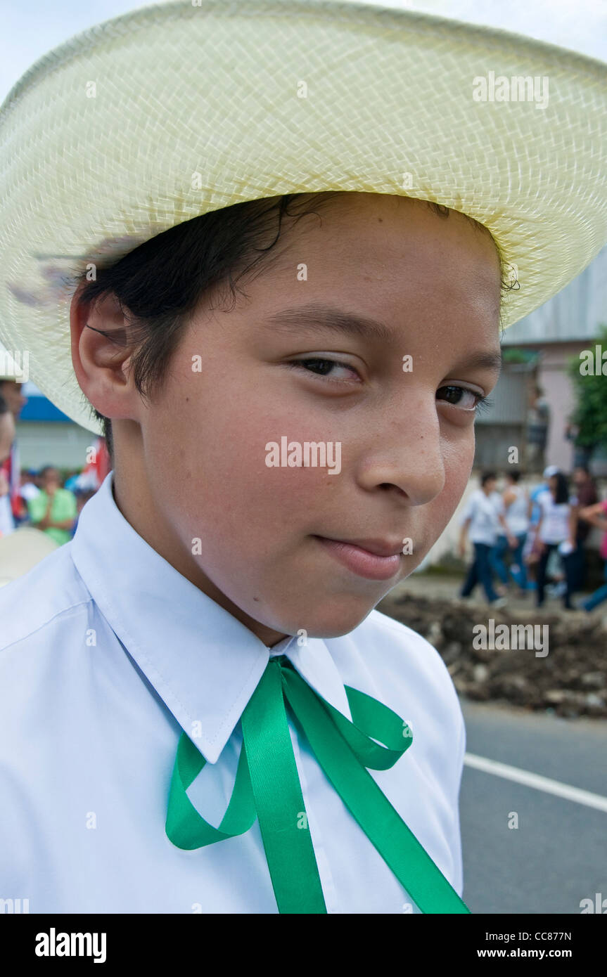 Costa Rican Boy il giorno di indipendenza il Costa Rica Foto Stock