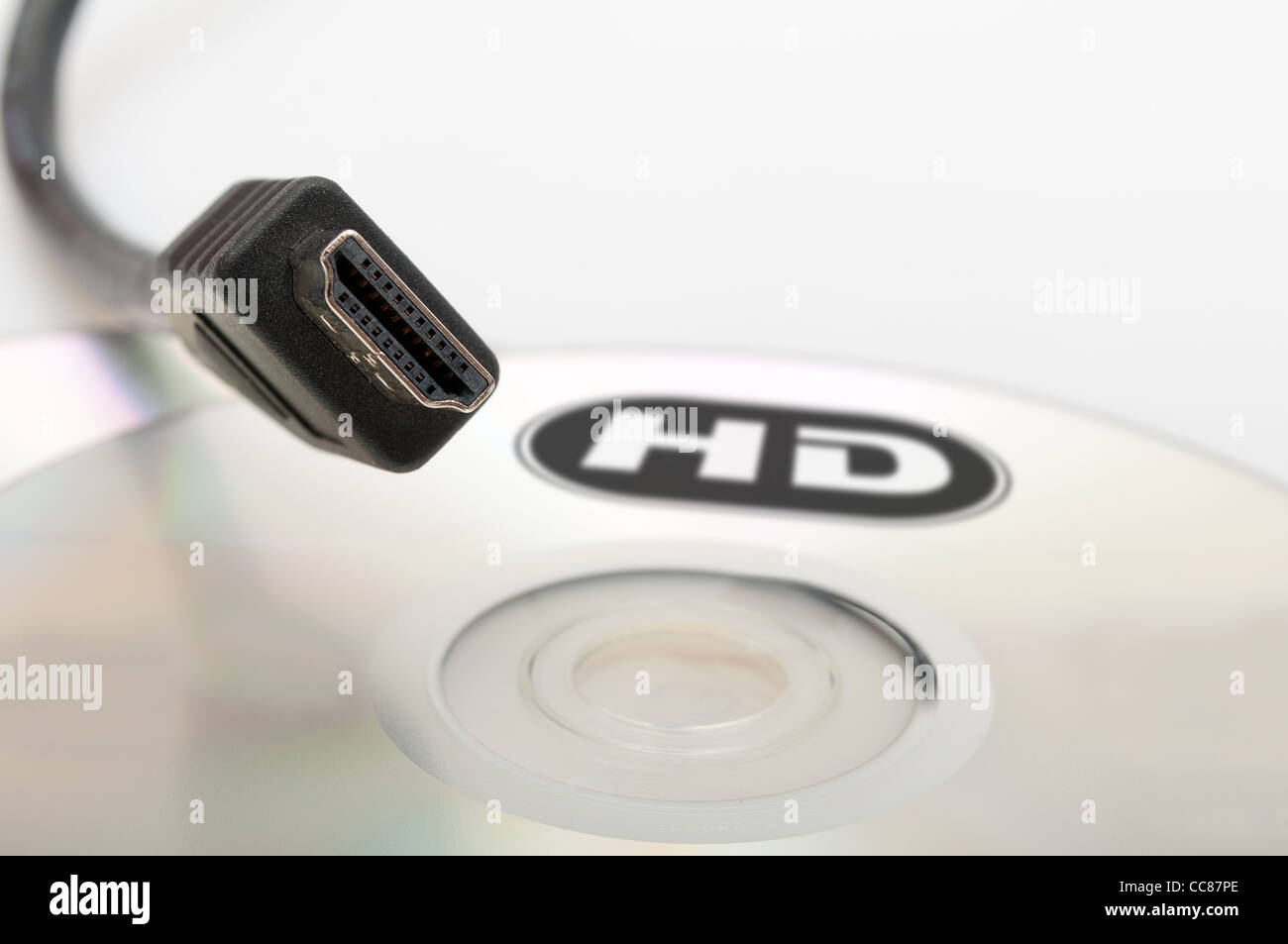Alta Definizione - Un cavo HDMI® e un disco DVD vuoto Foto Stock