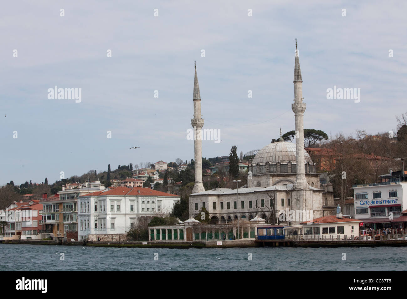 Moschea sul Bosforo - Istanbul. Foto Stock