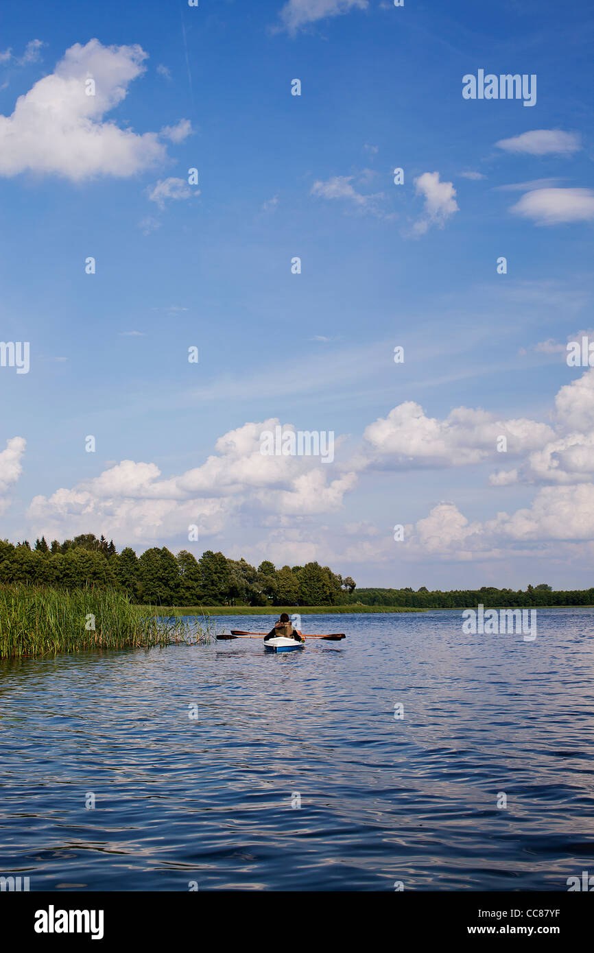 Il kayak sulla giornata di sole sul lago Wigry Foto Stock Il kayak sulla giornata di sole sul lago Wigry Foto Stock