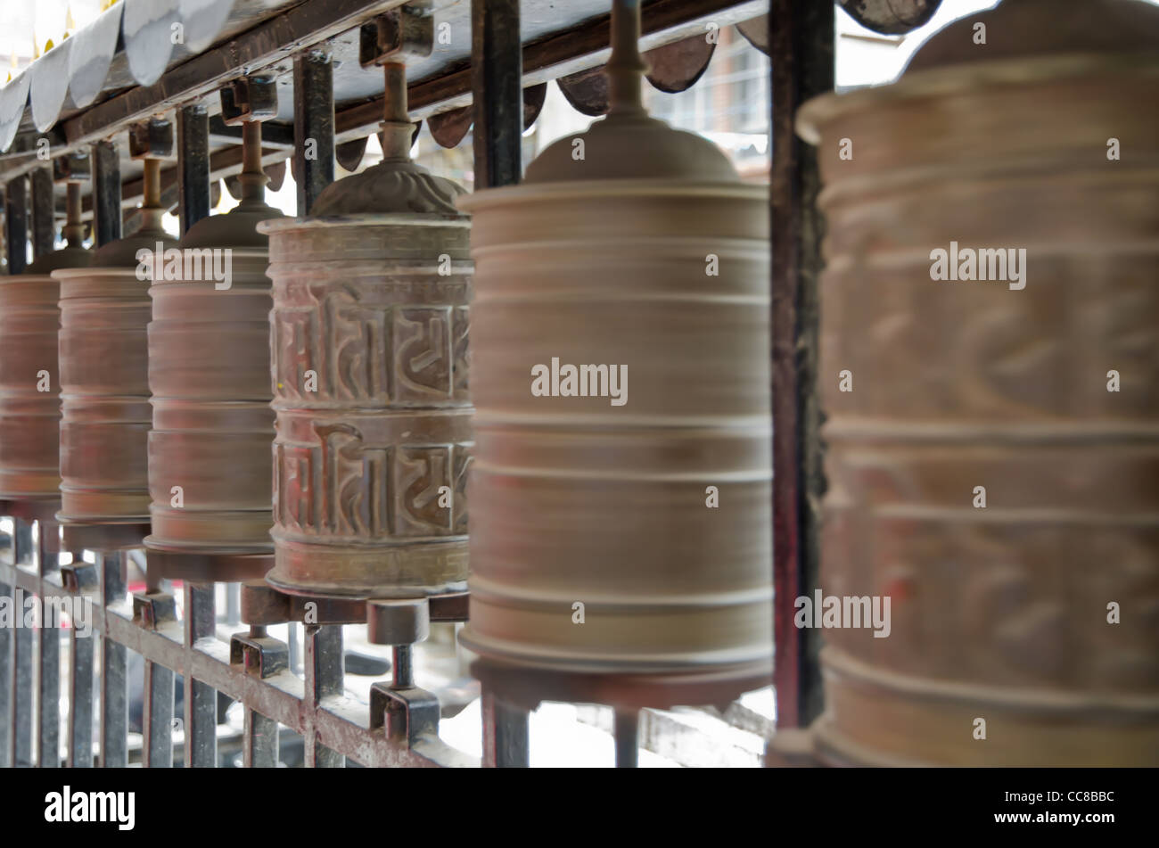 Ruote della preghiera nei templi di Kathmandu, Nepal Foto Stock