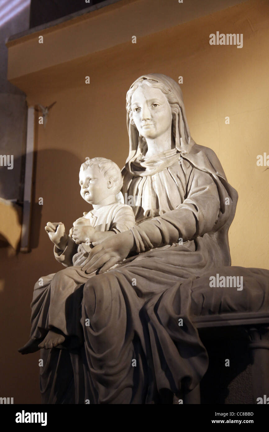 Vergine Maria con il bambino Gesù nella cattedrale di san Vincenzo de' Paoli a Tunisi Foto Stock
