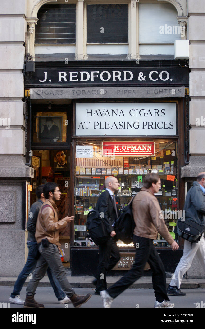 J. Redford & Co. cigar shop, 33 Royal Exchange, città di Londra, Inghilterra Foto Stock