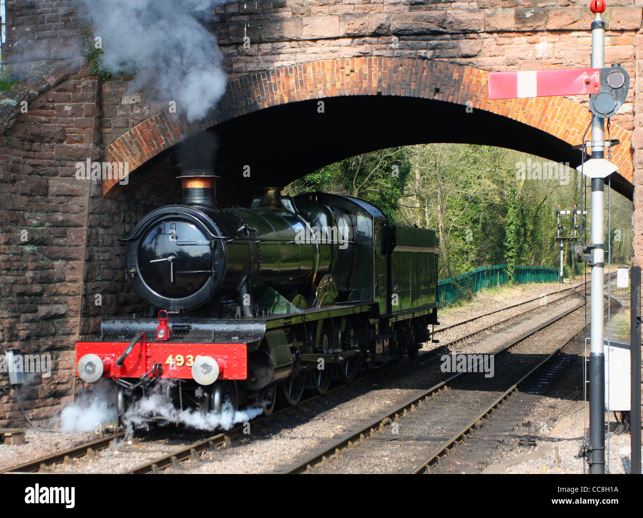 Great Western Railway 4-6-0 n. 4930 "Hagley Hall' correndo il suo treno presso il Vescovo Lydeard Station Foto Stock