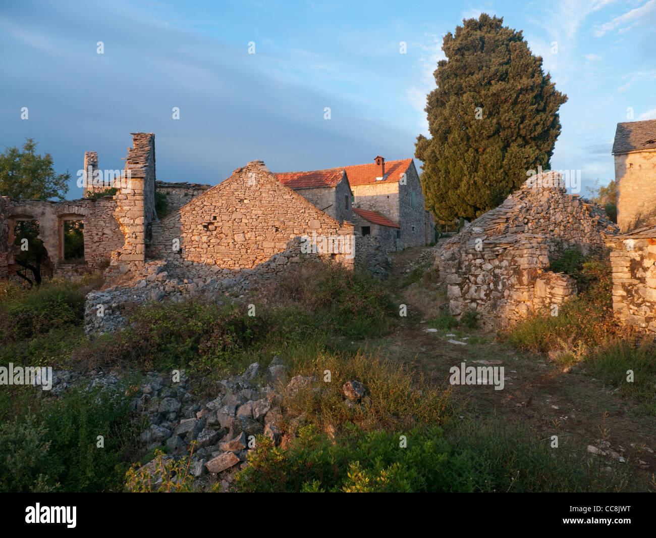 In parte restaurato casa nel villaggio abbandonato di Humac sull isola di Hvar Croazia Foto Stock