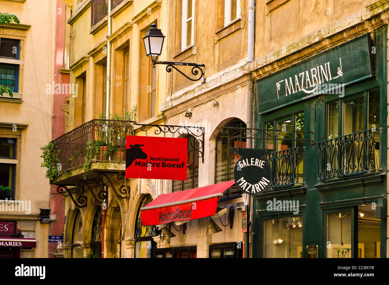 I ristoranti e le gallerie della città vecchia Vieux Lyon, Francia (Patrimonio Mondiale dell'UNESCO) Foto Stock