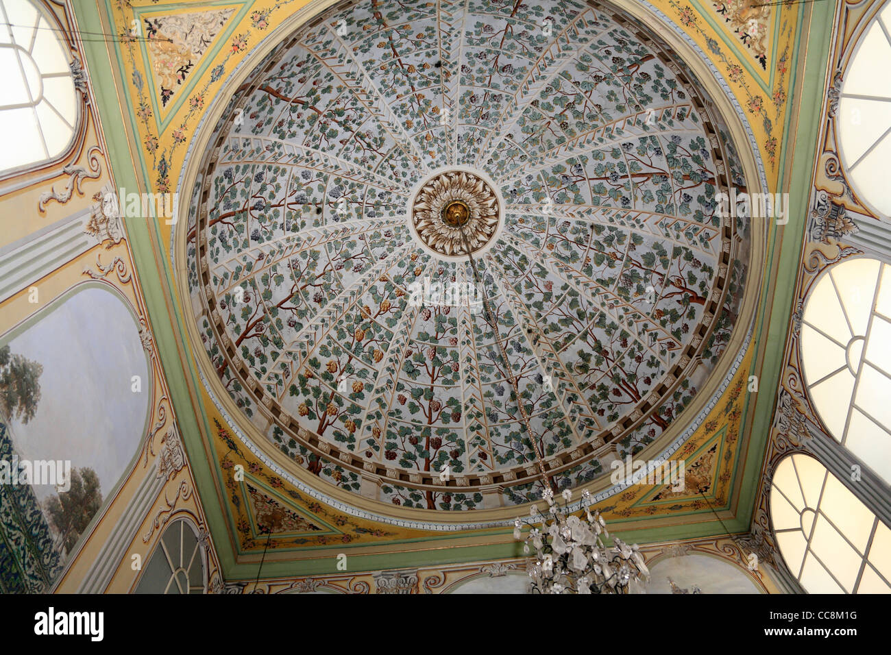 Soffitto decorato nel palazzo Topkapi Istanbul Appartamento della Regina Madre nell'Harem Foto Stock