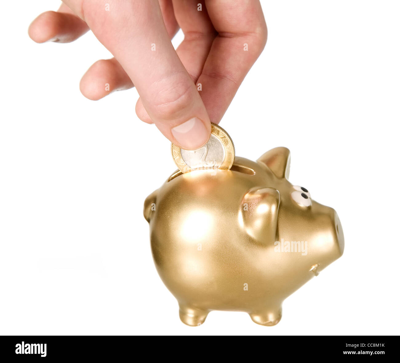 L uomo è messa medaglia dorata a piggybank, il concetto di risparmio Foto Stock