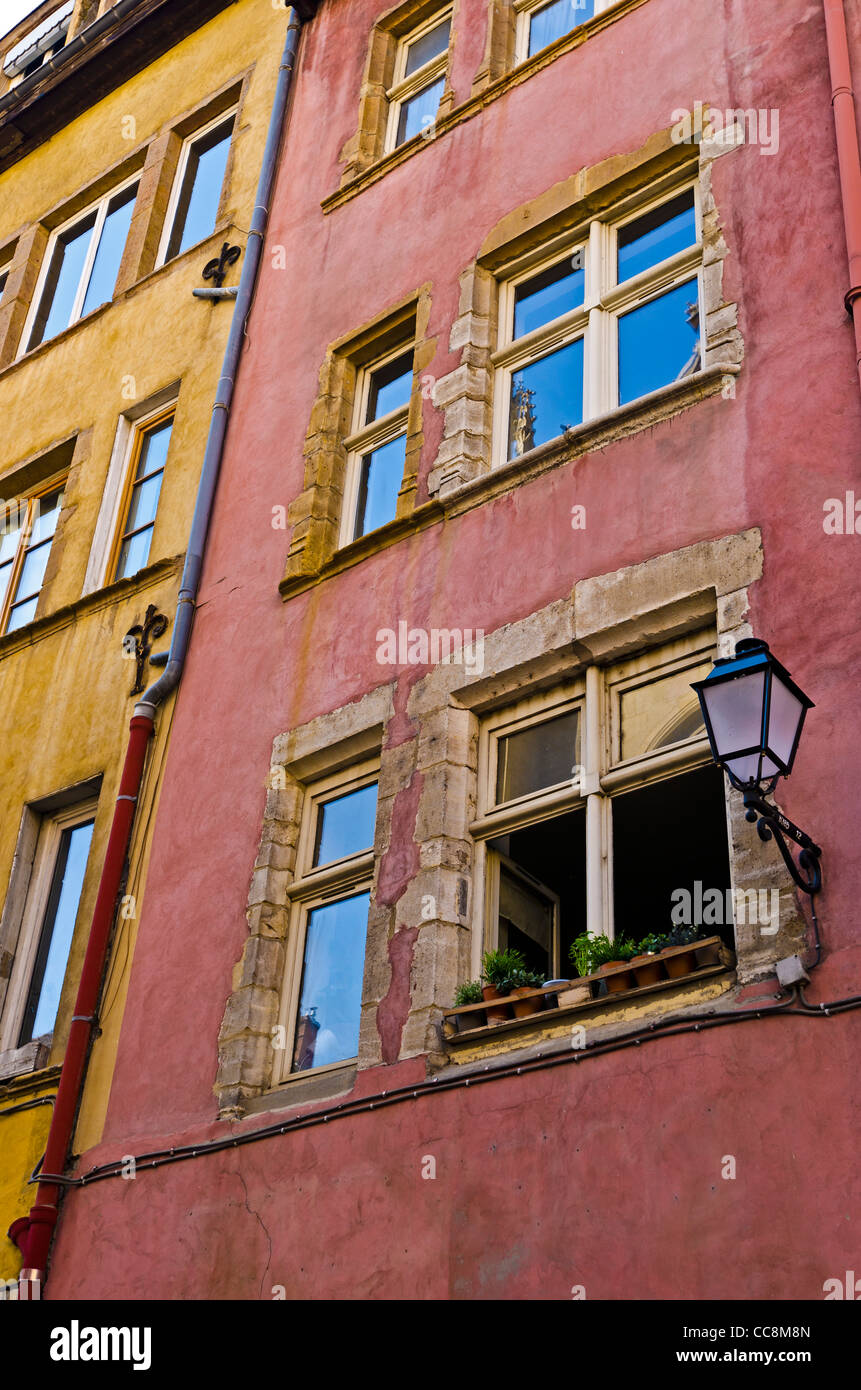 Case colorate in città vecchia Vieux Lyon, Francia (Patrimonio Mondiale dell'UNESCO) Foto Stock