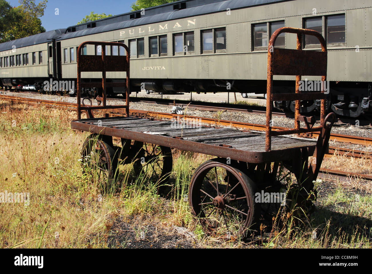 Carrello Bagagli nella parte anteriore del Pullman automotrice denominato Giovita. Foto Stock