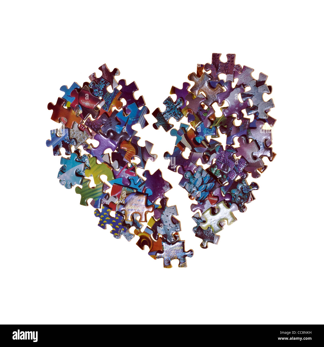 Cuore spezzato realizzato dal puzzle , isolato Foto Stock