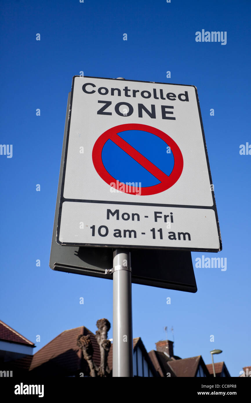 Zona controllata, nessun segno di parcheggio, England, Regno Unito Foto Stock