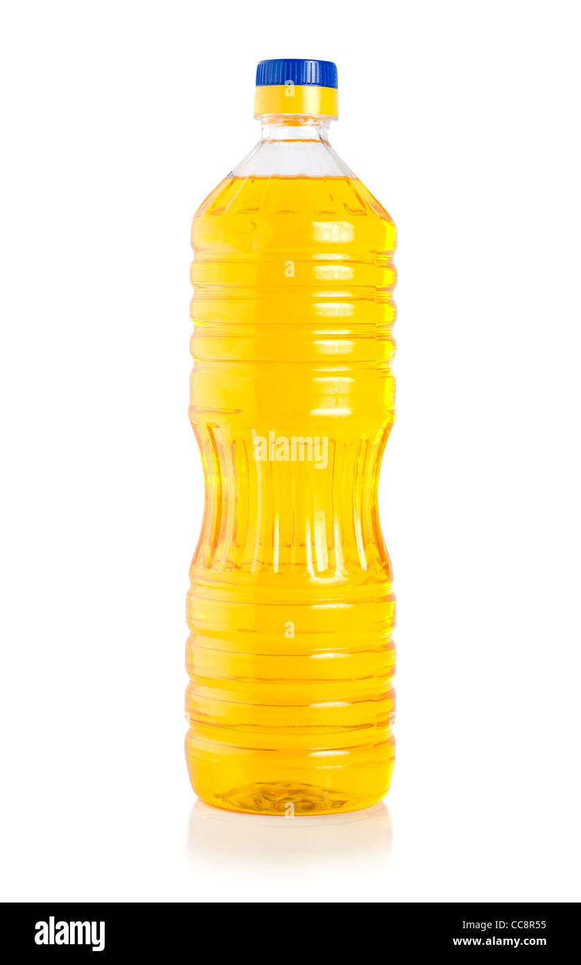 Olio vegetale in bottiglia di plastica isolati su sfondo bianco Foto Stock