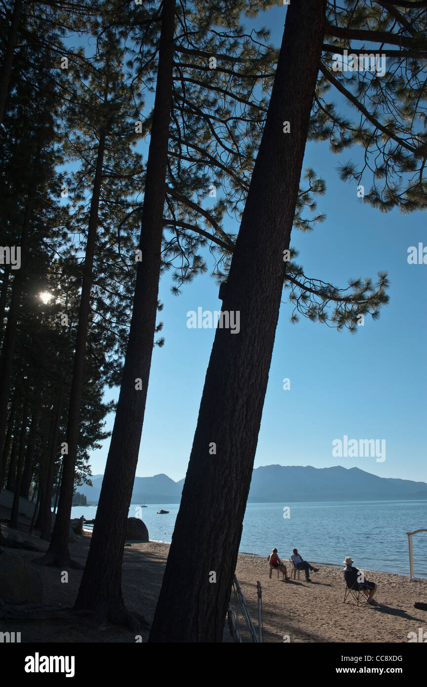 Spiaggia di legname Cove Beach. South Lake Tahoe, El Dorado County, Sierra Nevada, in California, negli Stati Uniti Foto Stock