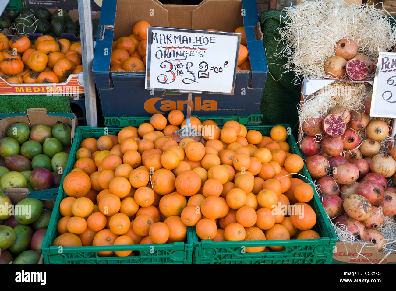 Marmellata di arance per la vendita sul mercato in stallo Foto Stock