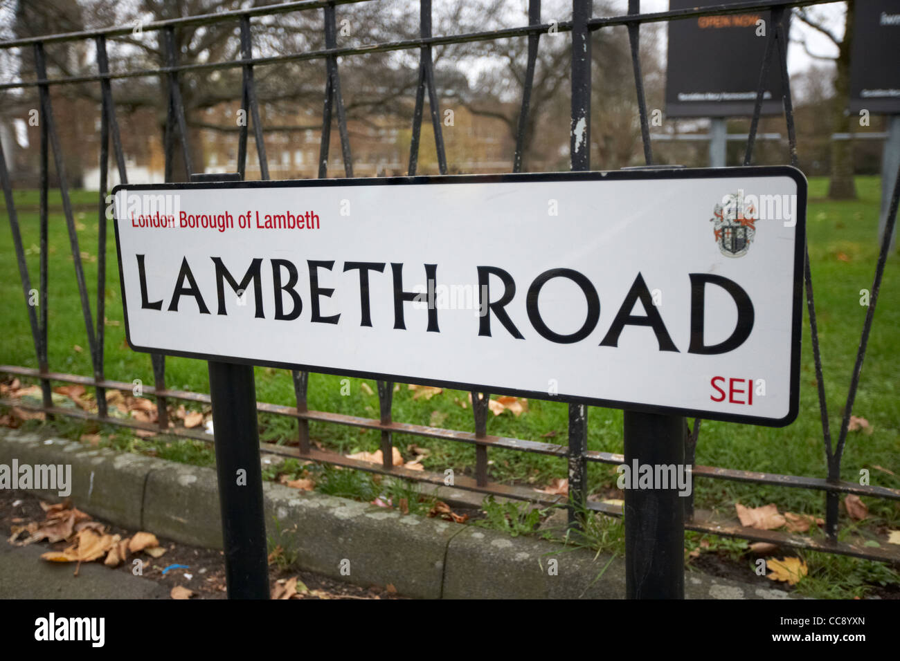 Un cartello stradale per Lambeth Road Londra Inghilterra Regno Unito Regno Unito Foto Stock