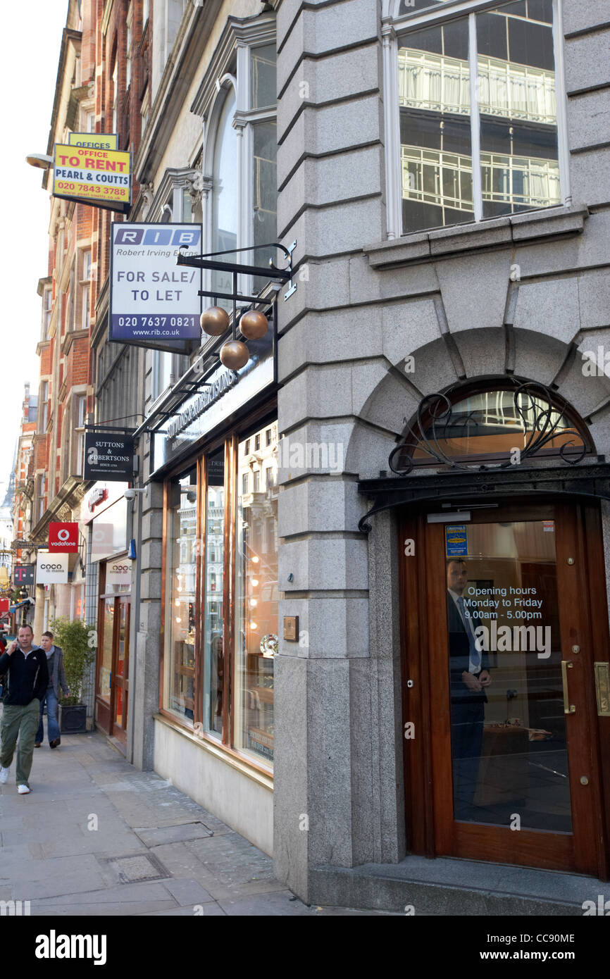 E suttons robertsons pawnbrokers sul fleet street Londra Inghilterra Regno Unito Regno Unito Foto Stock
