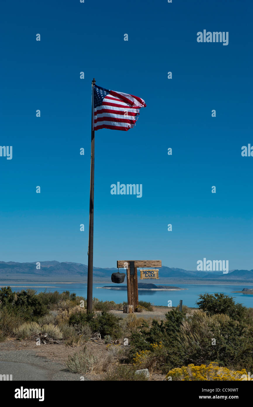Mono Lago di cartello in legno della California. Stati Uniti d'America Foto Stock