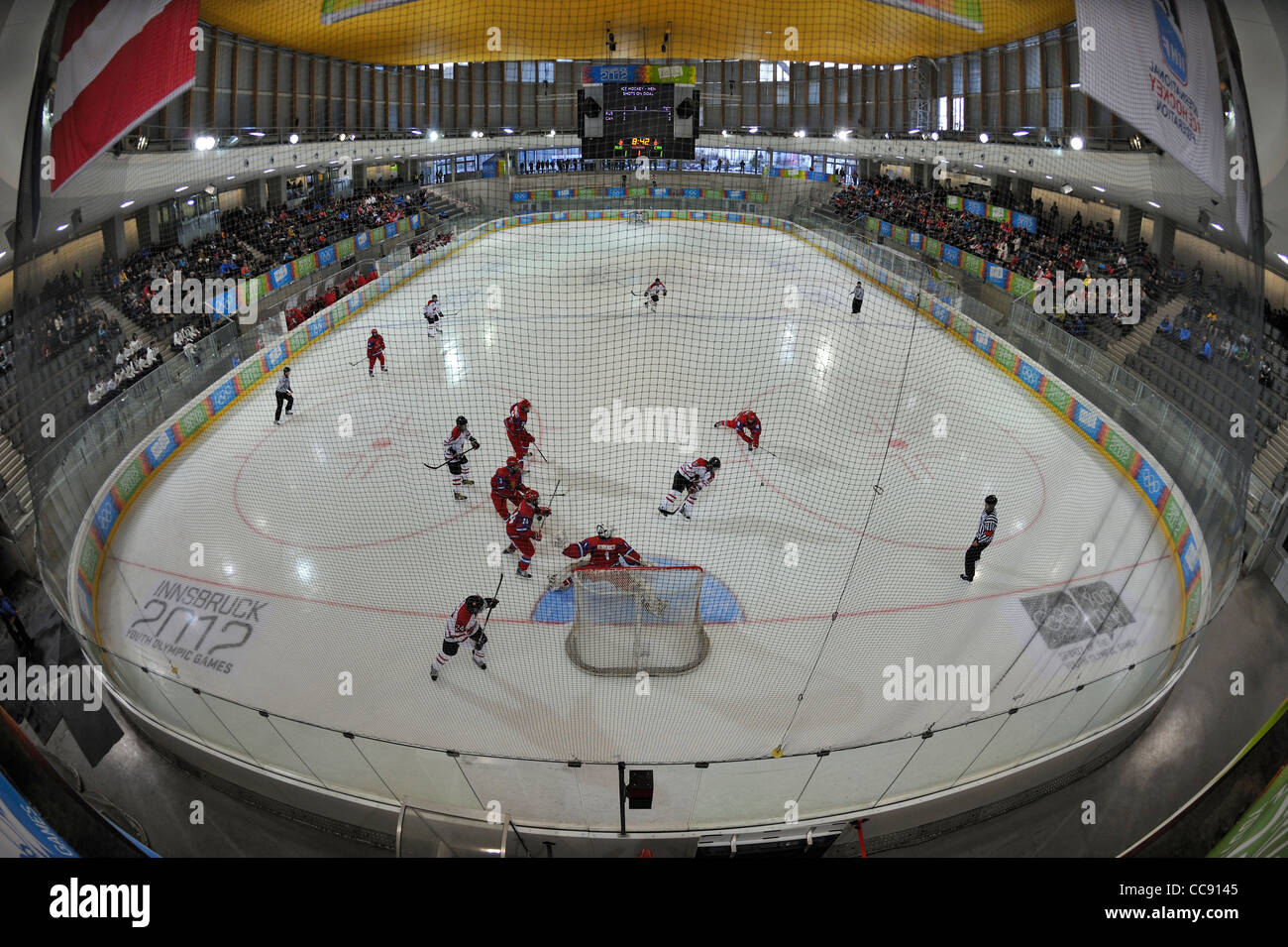 La Russia prende il Canada nella prima giovinezza Olimpiadi Invernali svoltasi a Innsbruck in Austria Foto Stock