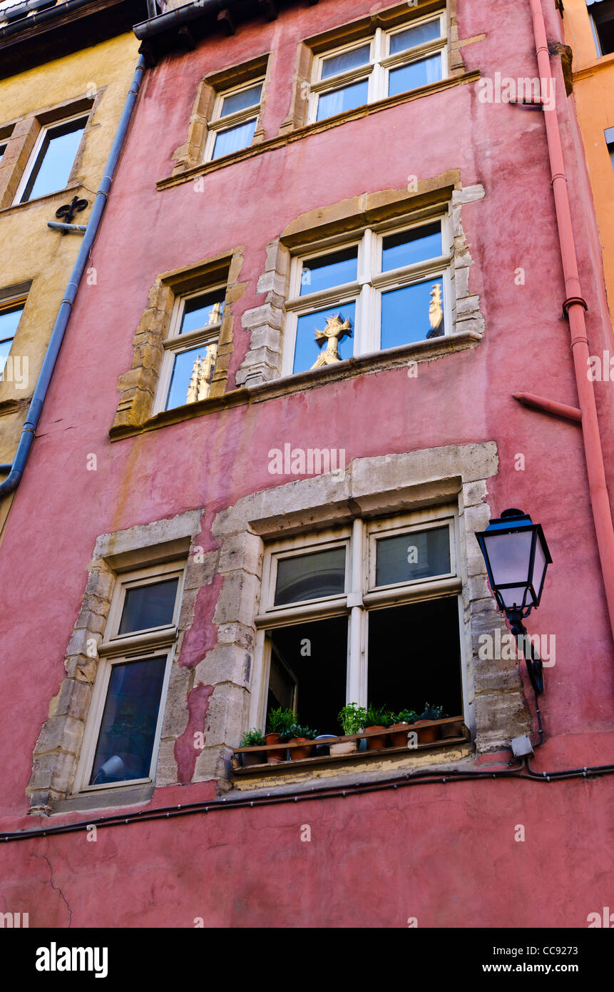 Case colorate in città vecchia Vieux Lyon, Francia (Patrimonio Mondiale dell'UNESCO) Foto Stock