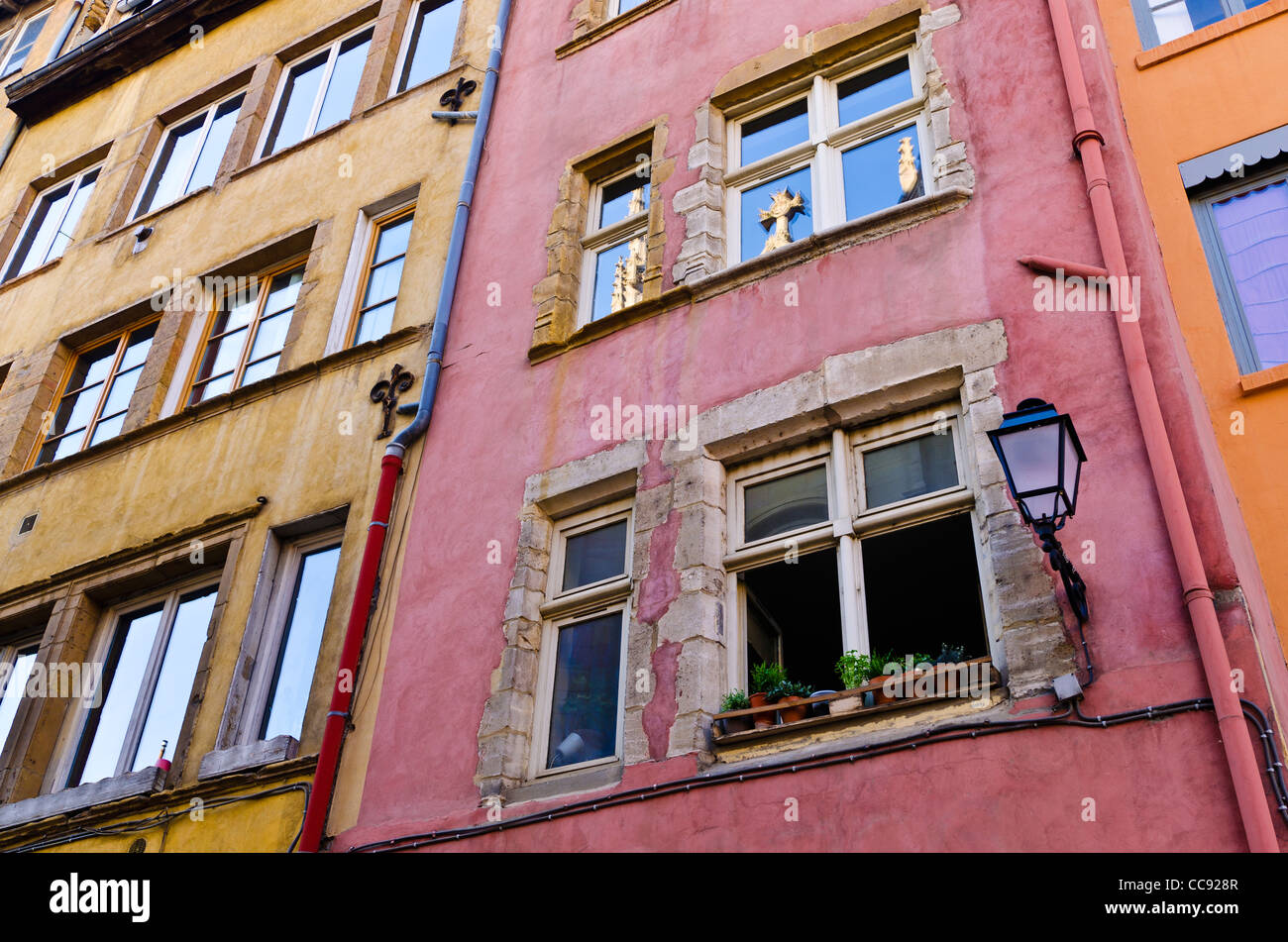 Case colorate in città vecchia Vieux Lyon, Francia (Patrimonio Mondiale dell'UNESCO) Foto Stock