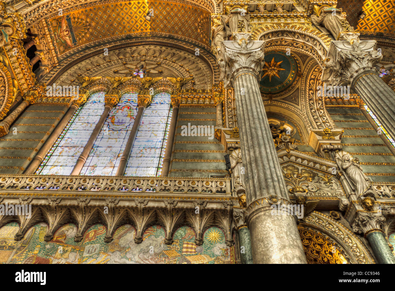 Interno della basilica di Fourvière in città vecchia Vieux Lyon, Francia (Patrimonio Mondiale dell'UNESCO) Foto Stock
