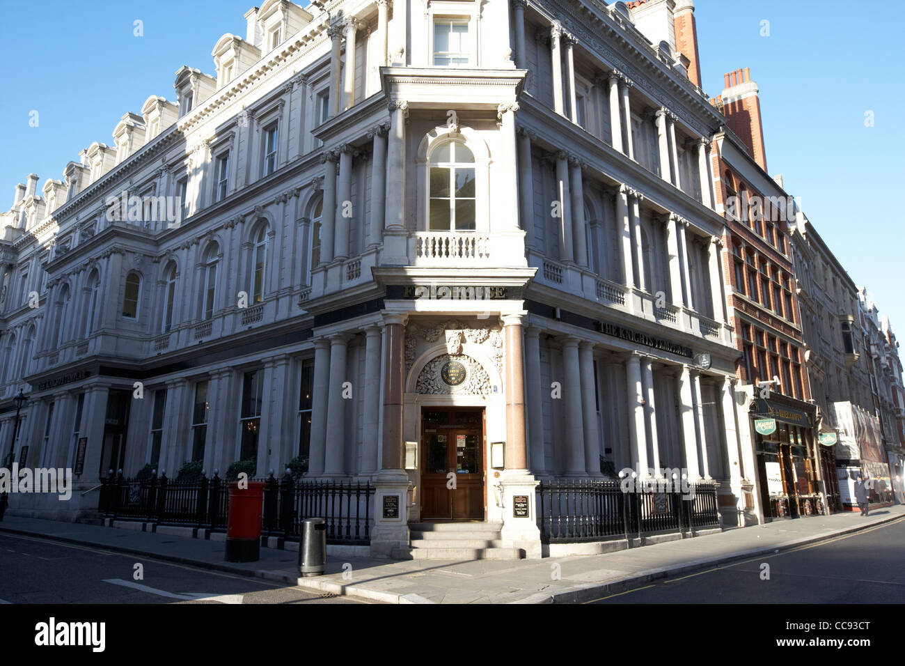 I Cavalieri templari pub freehouse ex Unione bank Chancery Lane Londra Inghilterra Regno Unito Regno Unito Foto Stock