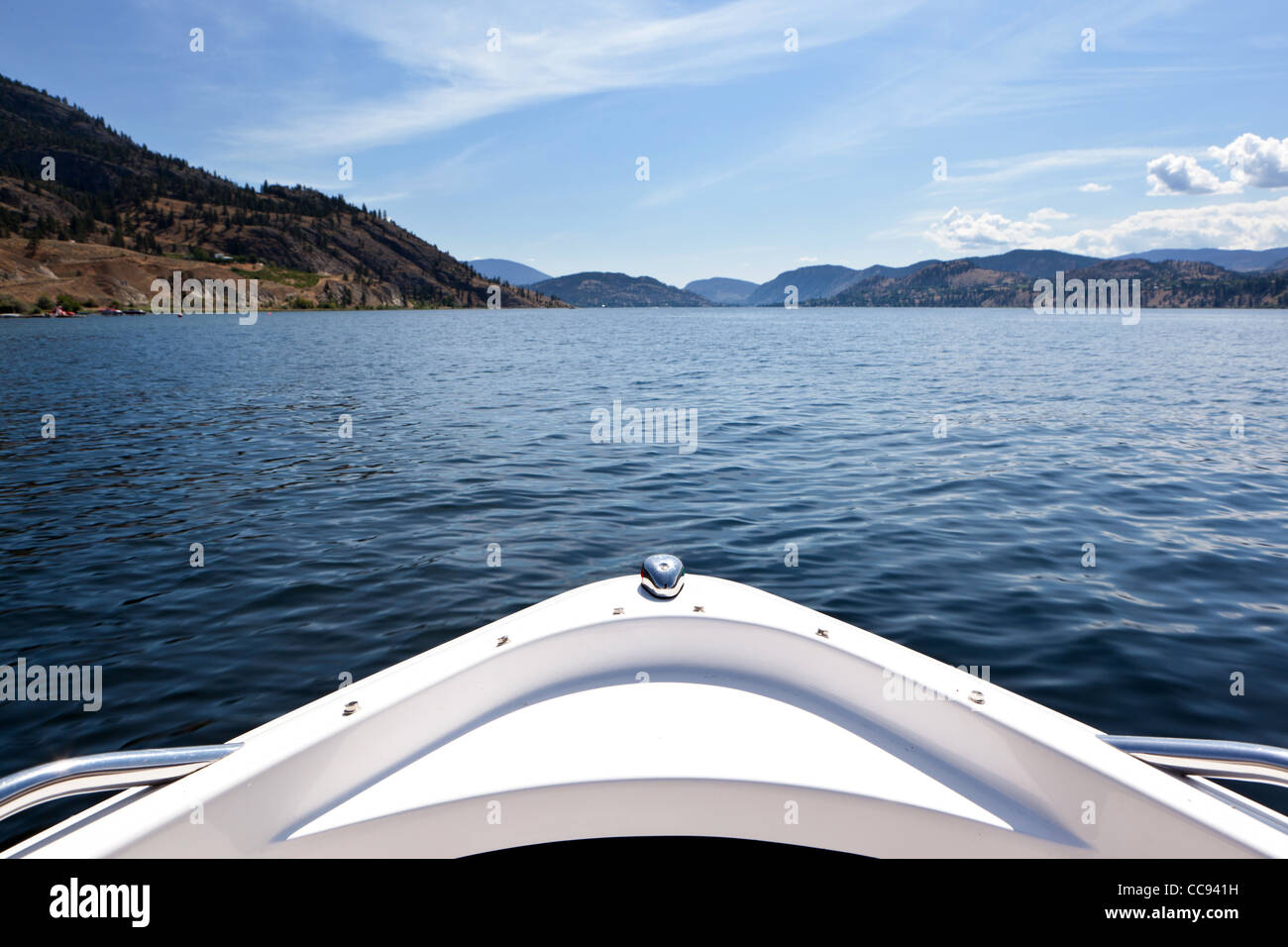 Una barca sul Lago Skaha nella Okanagan Valley, British Columbia, Canada. Foto Stock