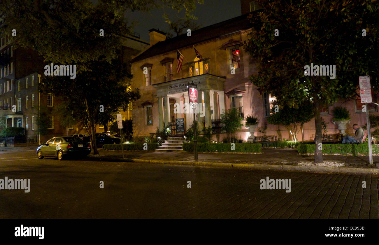 Savane più famoso ristorante The Olde Pink House nella città quartiere storico Foto Stock