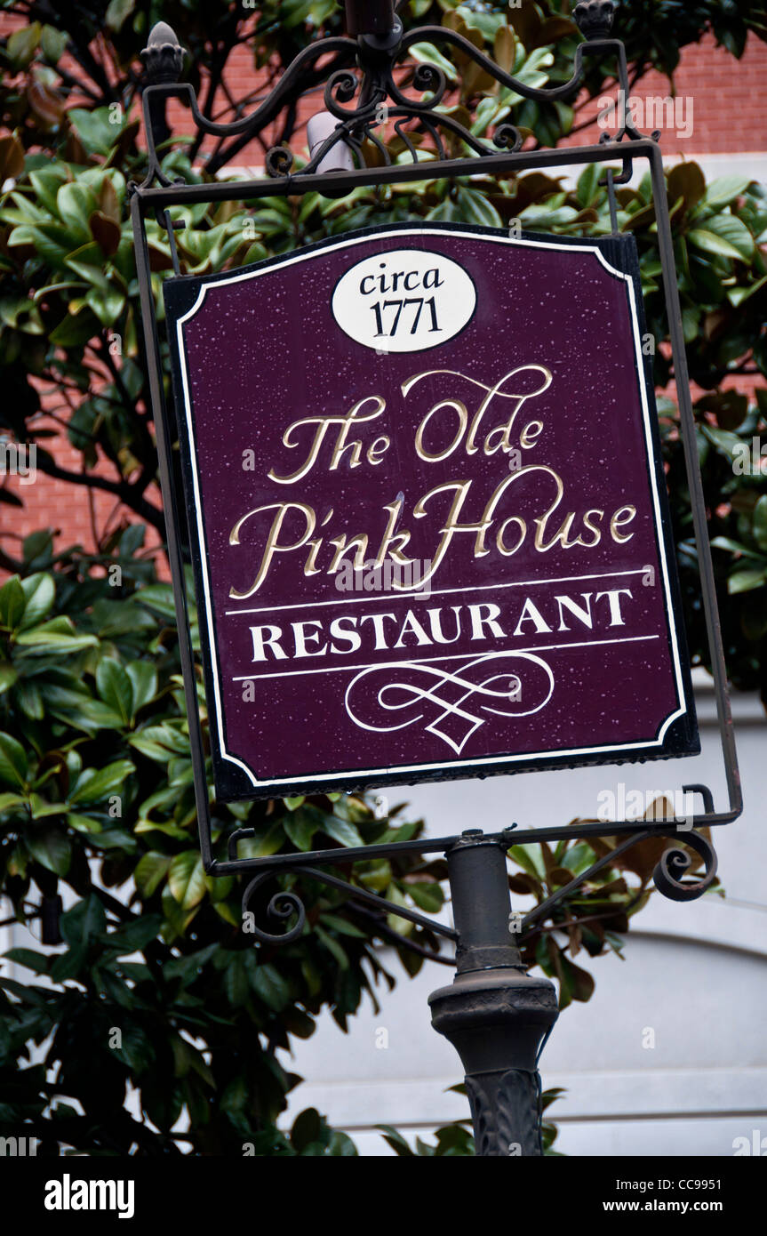 Savane più famoso ristorante The Olde Pink House nella città quartiere storico Foto Stock