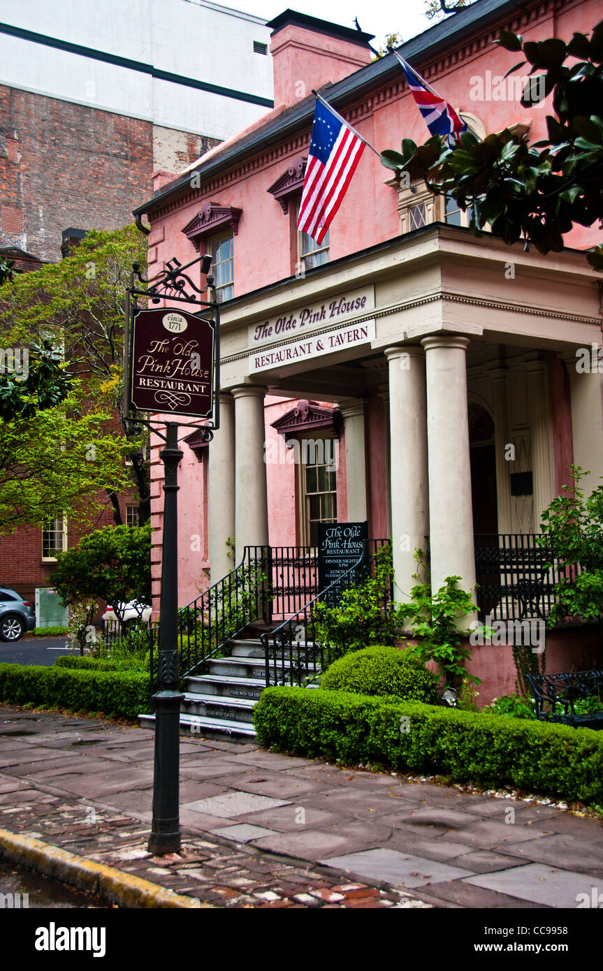Savane più famoso ristorante The Olde Pink House nella città quartiere storico Foto Stock