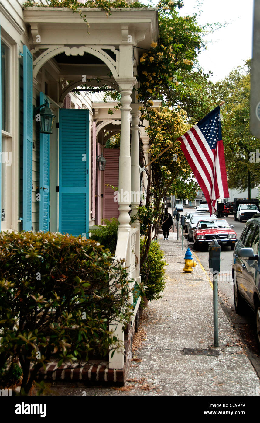 Strada tranquilla a Savannah il quartiere storico di Georgia USA Foto Stock