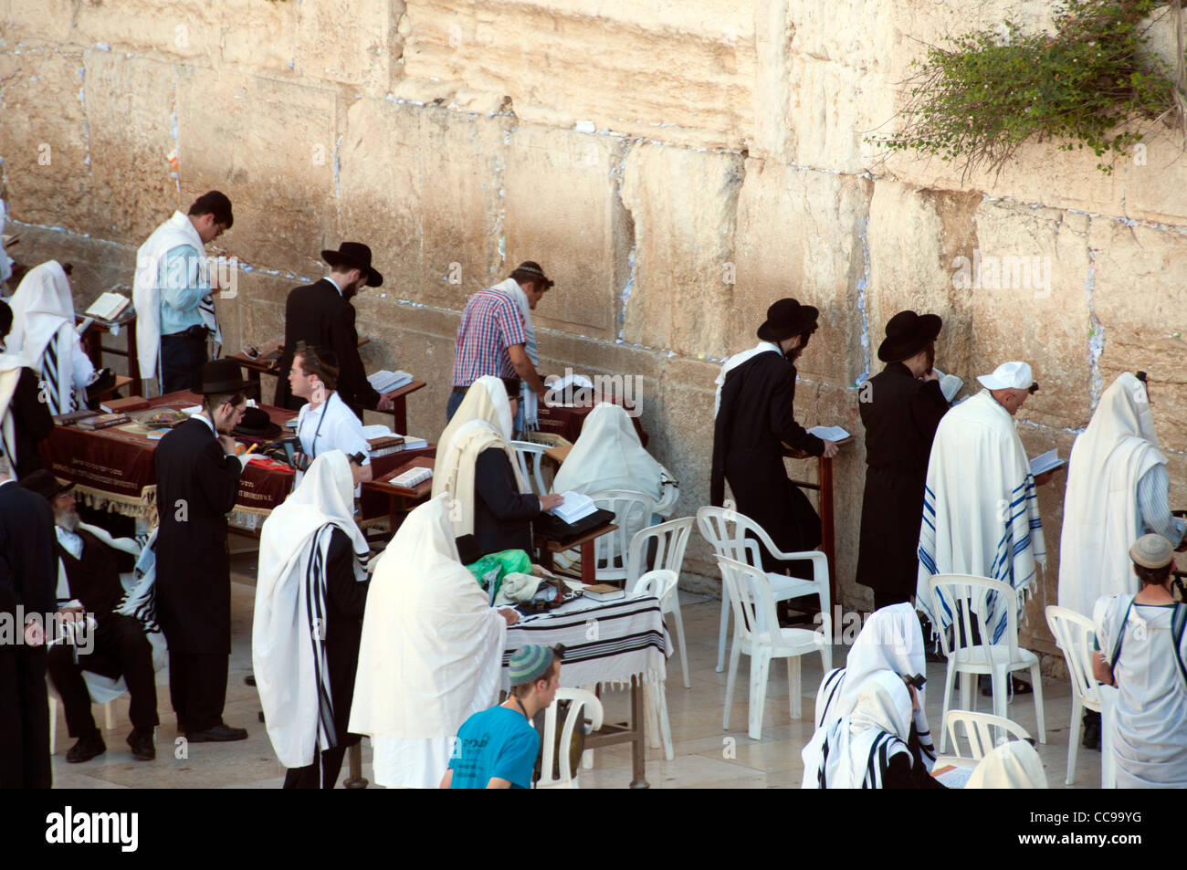Il muro occidentale importante per la comunità ebraica sito religioso che si trova nella città vecchia di Gerusalemme Foto Stock