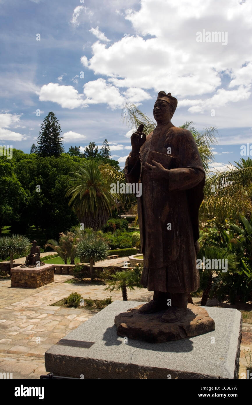 Statua del Reverendo Teofilo Hamutumbangela - Chiesa Anglicana Leader - il Parlamento della Namibia - Windhoek, in Namibia, Africa Foto Stock