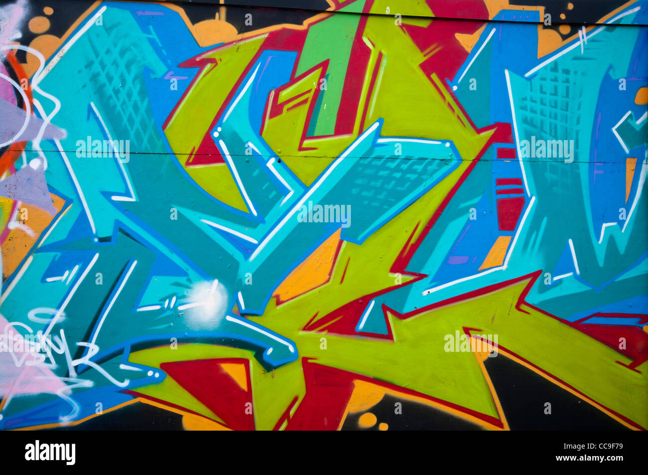 Vivacemente colorata colorata Vernici Spray Graffiti Wall arte e stile di scrittura Foto Stock