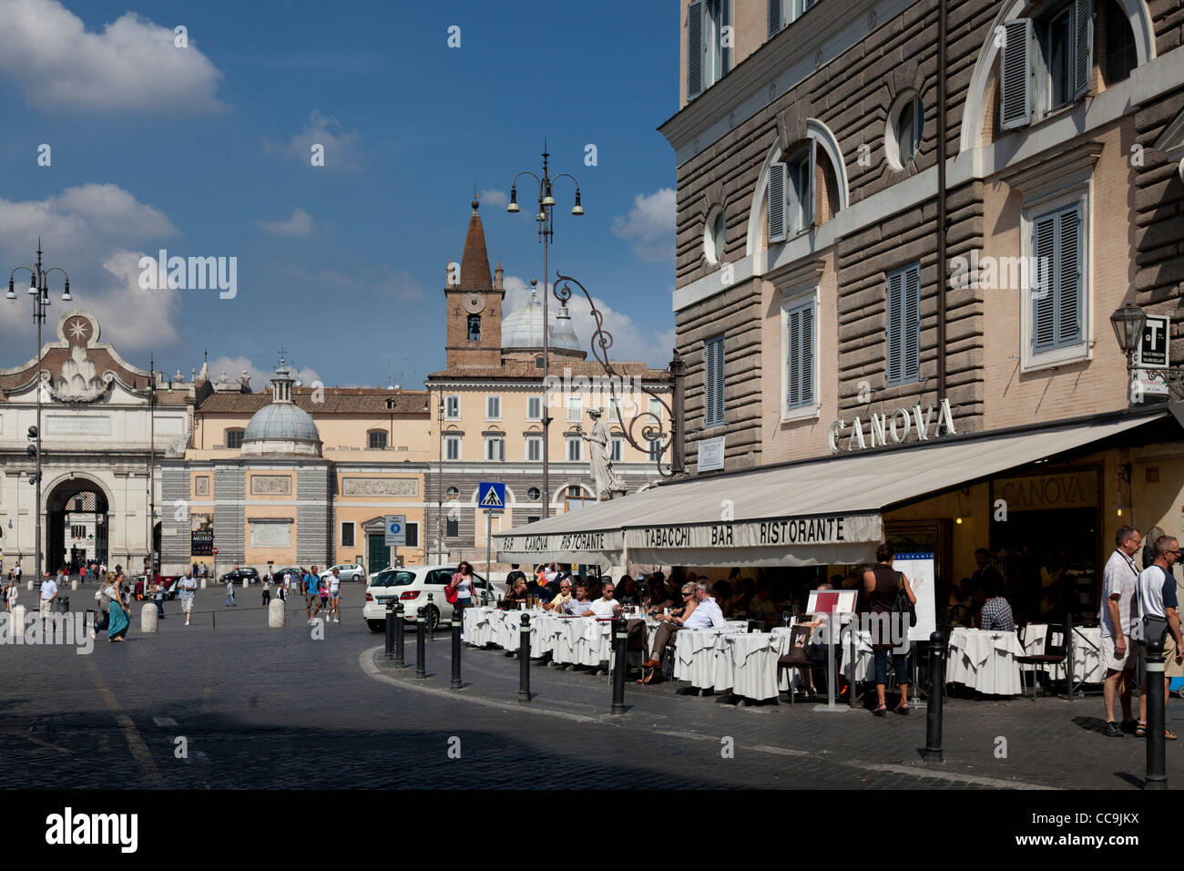 Street cafe in piazza del Popolo a Roma Foto Stock